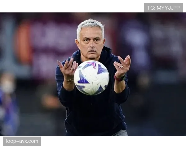 穆里尼奥率皇马缔造三冠王伟业，铁血战术铸就伯纳乌新传奇