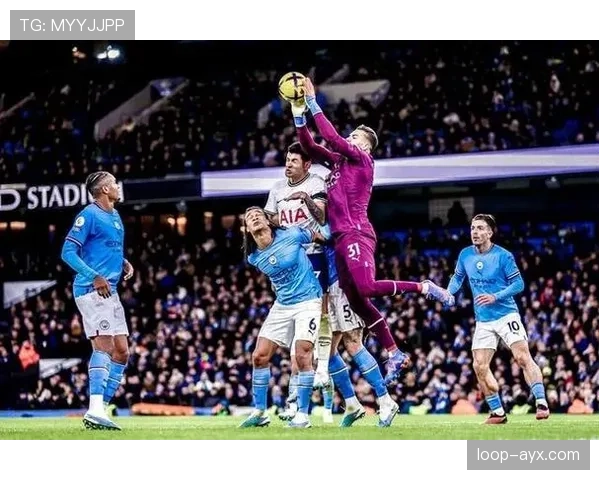 埃德森技艺全面，助力曼城新赛季强势开局