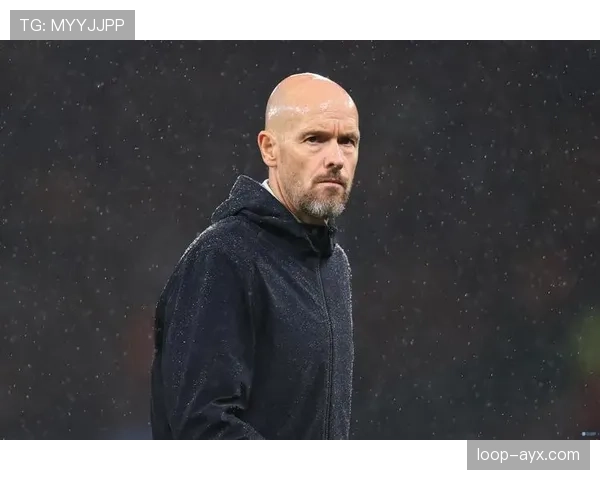 滕哈赫革新边后卫战术角色，显著提升球队攻防效率引关注