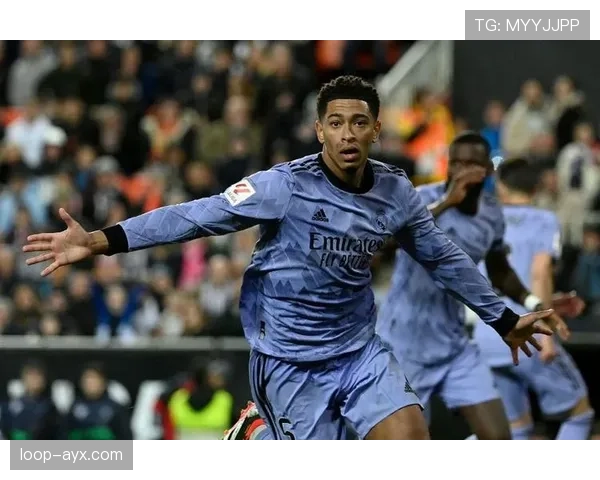 贝林厄姆加盟皇马后身披5号球衣，展现新传奇旅程潜力分析