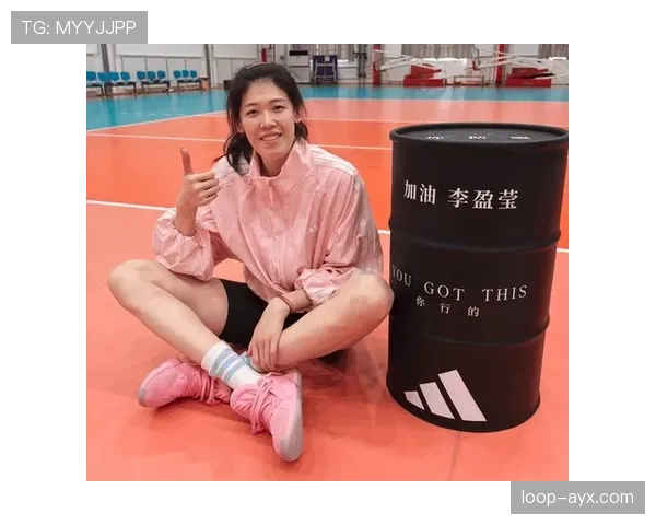 李盈莹训练完直接拎爱马仕去吃火锅？