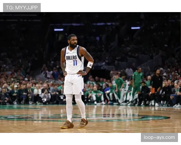 凯里·欧文这裤子到底存货多少，球场上穿得比饭店服务员还随性？